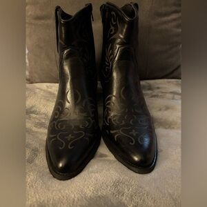 Women’s Black Leather Western Boots